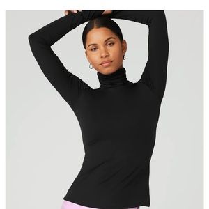 NWT Alo Turtleneck